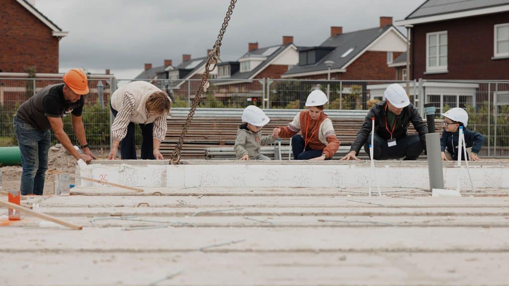 Foto van een aantal mensen op het bouwterrein polderwijk 1